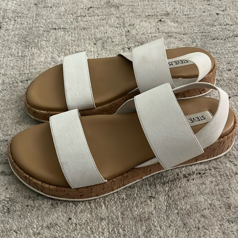 Size 6 women’s Steve Madden platform sandals